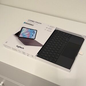 Combo Touch for iPad Air 11-inch (M2 & M3), iPad Air (5th gen)